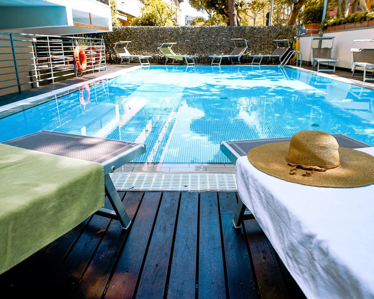 media.Gallery-Piscina-2-AliseiPalaceHotel-Rimini