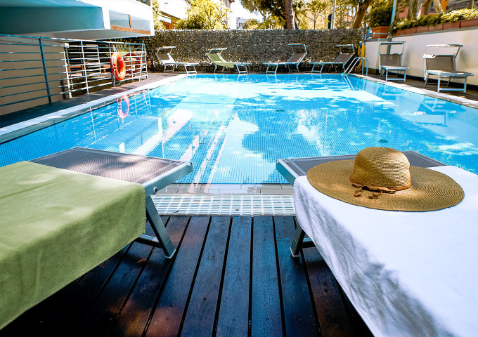 media.Gallery-Piscina-2-AliseiPalaceHotel-Rimini