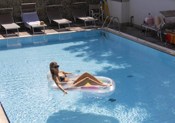 media.gallery_servizi_piscina