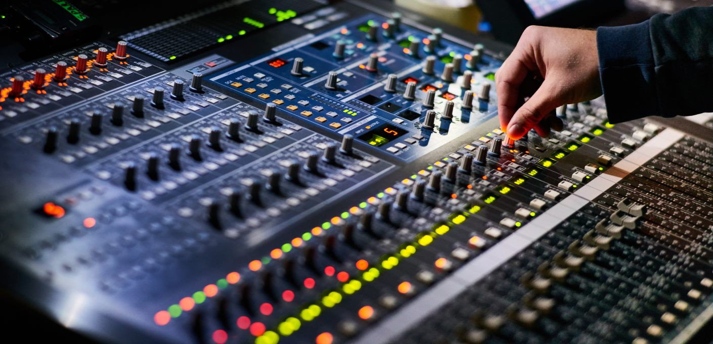 media.hotel-alisei-mir-muisc-inside-rimini